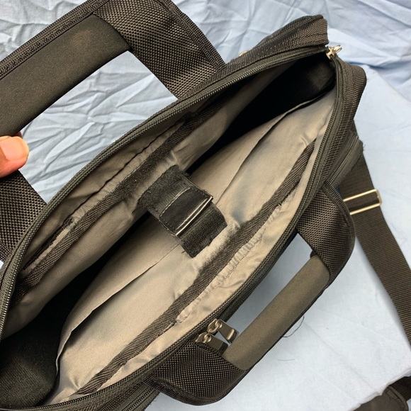 Dell Laptop Carrying Case - Picture 3 of 8